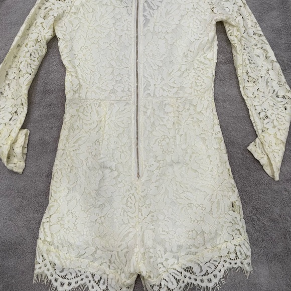 Lace romper - Picture 2 of 4